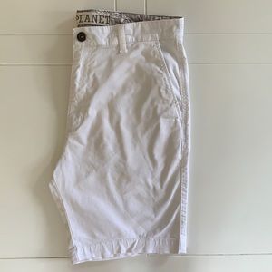 Men’s white shorts. Size 34